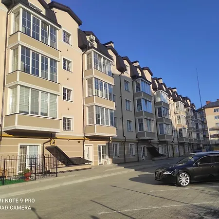 In Bozdosh Estate アパート